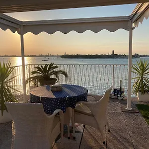 https://oasis-golden-lagoon-chalet.hotelslidodijesolo.com